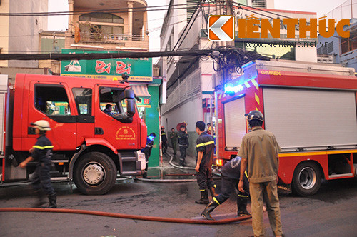 Ba dua tre thoat chet trong can nha chay nghi ngut-Hinh-3