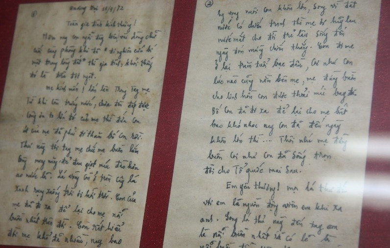Không những thế, anh còn tiên đoán được ngày mình hy sinh cũng như cái nơi mà anh sẽ ngã xuống, địa điểm đồng đội sẽ chôn cất. Anh vạch đường và kể khá tỉ mỉ về nơi mình sẽ yên nằm sau này: “Khi hòa bình có điều kiện vào Nam mang hài cốt anh về. Đường đi như sau: Đi tàu vào thị xã Quảng Trị qua sông Thạch Hãn là nơi anh hy sinh… Nếu tính xuôi theo dòng nước thì mộ anh ở cuối làng”.
