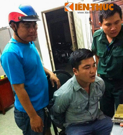 Hiệp sĩ SBC mật phục, tóm sống đối tượng cướp dây chuyền vàng Hiep si SBC mat phuc, tom song doi tuong cuop day chuyen vang