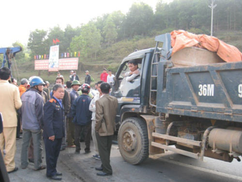 O to 4 cho nat vun, 6 nguoi bi thuong-Hinh-2