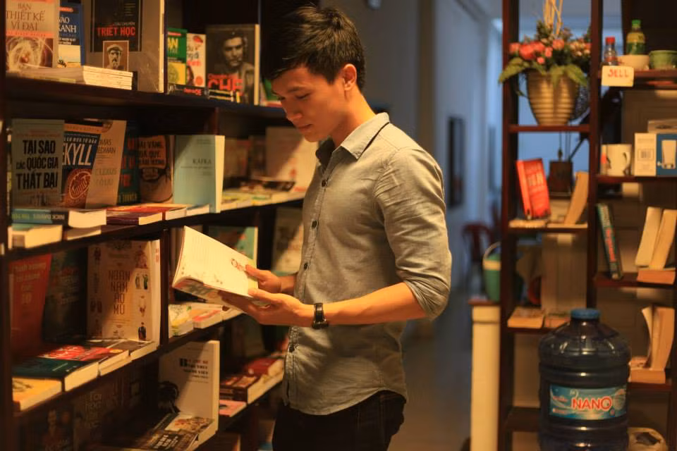 “Không phải lúc đó không tự tin về “máu” nghệ thuật của mình mà do Vương còn lưỡng lự vì không có ai tư vấn, định hướng. Thấy bạn bè trong lớp đăng ký thi hết khối A nên Vương cũng đăng ký thi luôn trường Bách khoa. Ban đầu cũng tiếc vì mình không thi nghệ thuật. Thời gian sau này, Vương mới thấy mỉm cười với những quyết định của mình…”, anh tâm sự.