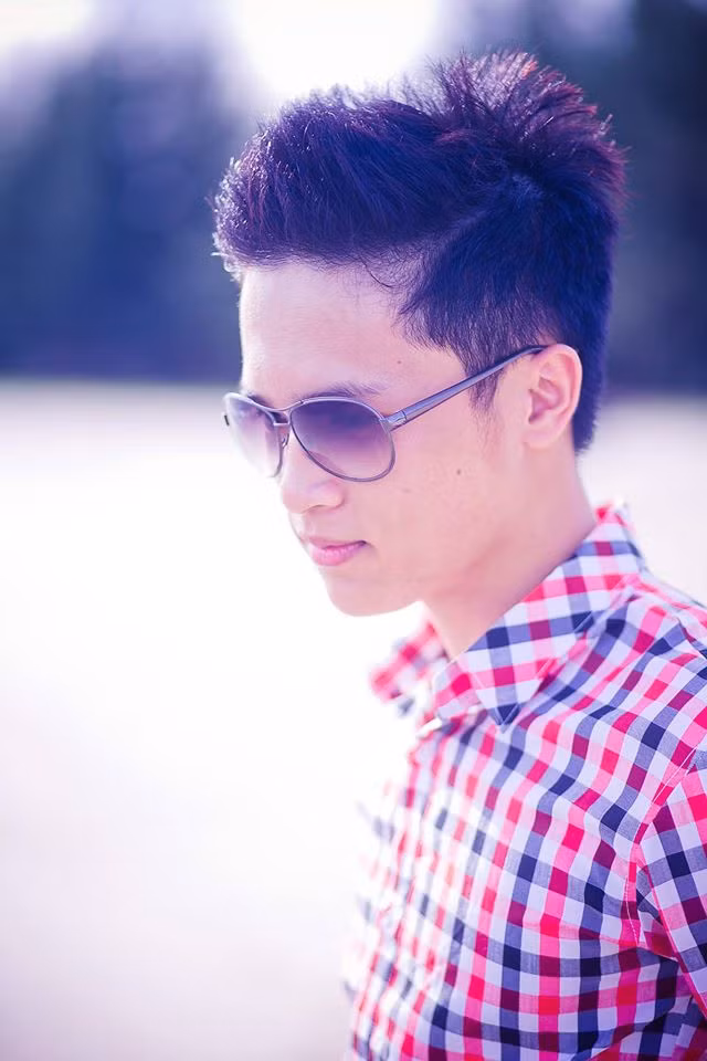 Vương có phong thái điềm đạm, tính cách hiền, ít nói, và khiêm tốn nữa. Anh từng tâm sự: “Mình có gì đâu! Cũng như mọi người mà thôi. Ở đời này sống với nhau là ở cái tình cái nghĩa mà…”