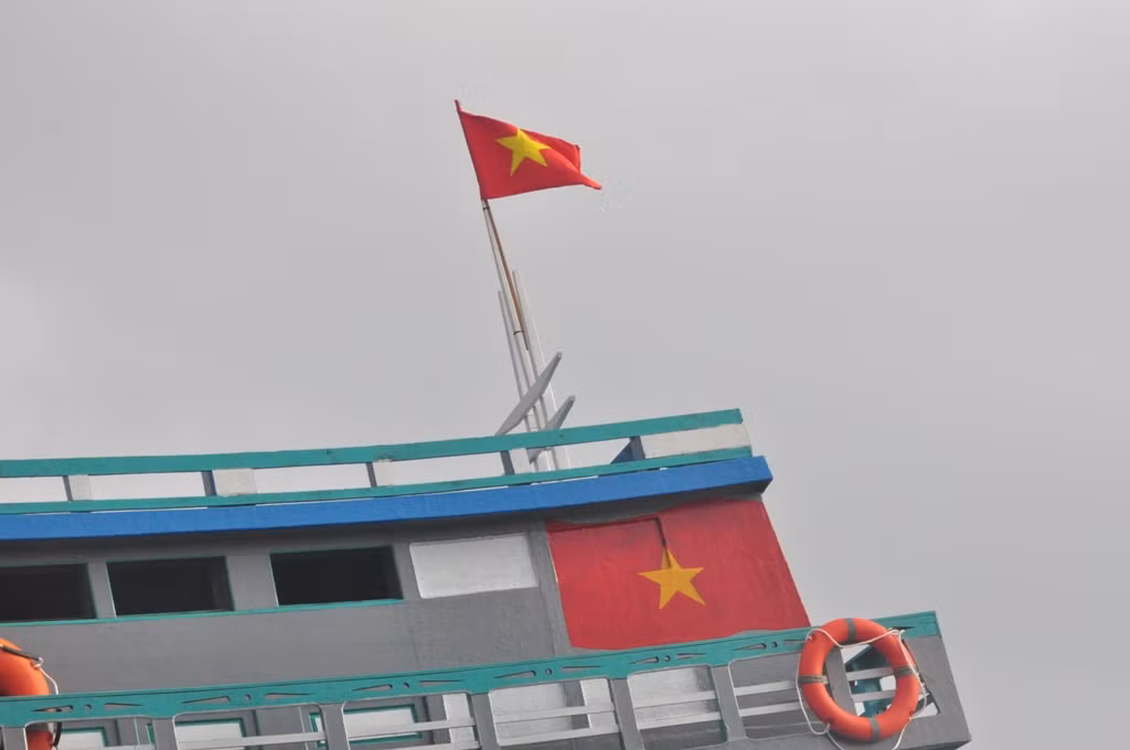 Ha huy thay the tau “chung nhan lich su“ bi TQ danh chim-Hinh-10