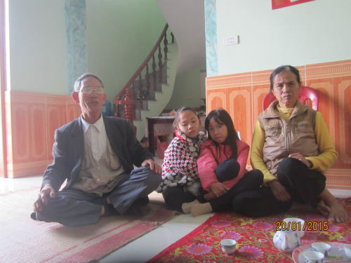 Be 3 tuoi chet tai truong: Thi the co vet tham dai tren nguc-Hinh-2