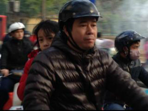 Đây cũng là cách để chúng ta tạo ra nét đẹp văn hóa và góp phần giảm thiểu những hậu quả nặng nề từ tai nạn giao thông. Hình ảnh được ghi tại Trường tiểu học Ba Đình (phường Liễu Giai, quận Ba Đình).