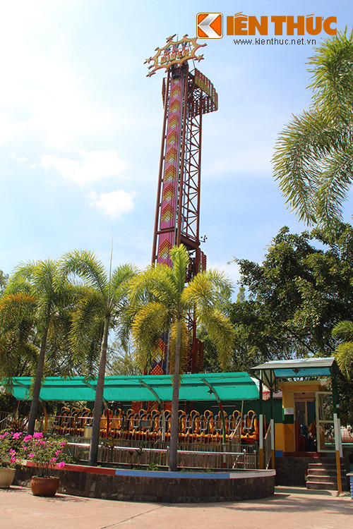 Lực lượng bảo vệ và những người quản lý trò chơi không bận rộn như những ngày trước đó.