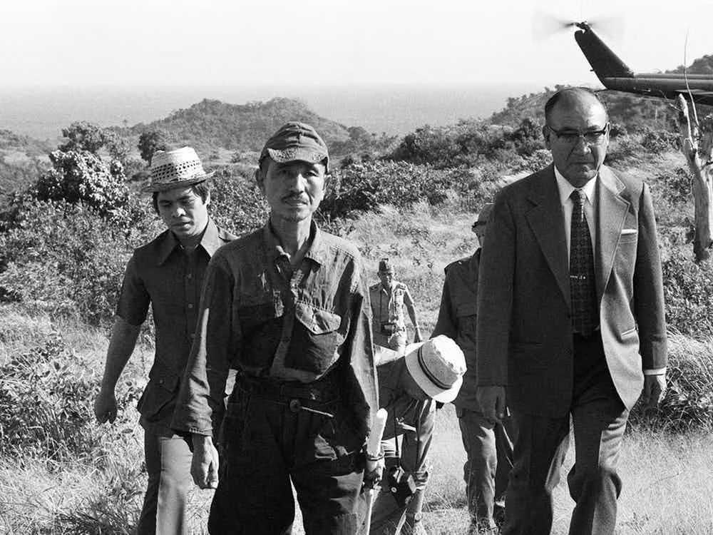 Năm 1974, Hiroo Onoda, một cựu sĩ quan tình báo, được coi là người cuối cùng của quân đội Nhật Bản đầu hàng mặc dù cuộc Chiến tranh Thế giới thứ 2 đã kết thúc vào năm 1945.