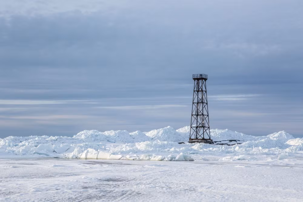 Ngọn hải đăng Monak trên đảo Kamen Monak.