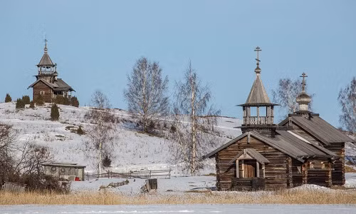 Được biết, Kizhi là một trong những điểm đến phổ biến nhất của du khách tại Nga. Viện bảo tàng ngoài trời này tập trung nhiều nhà thờ, nhà và các công trình khác bằng gỗ.