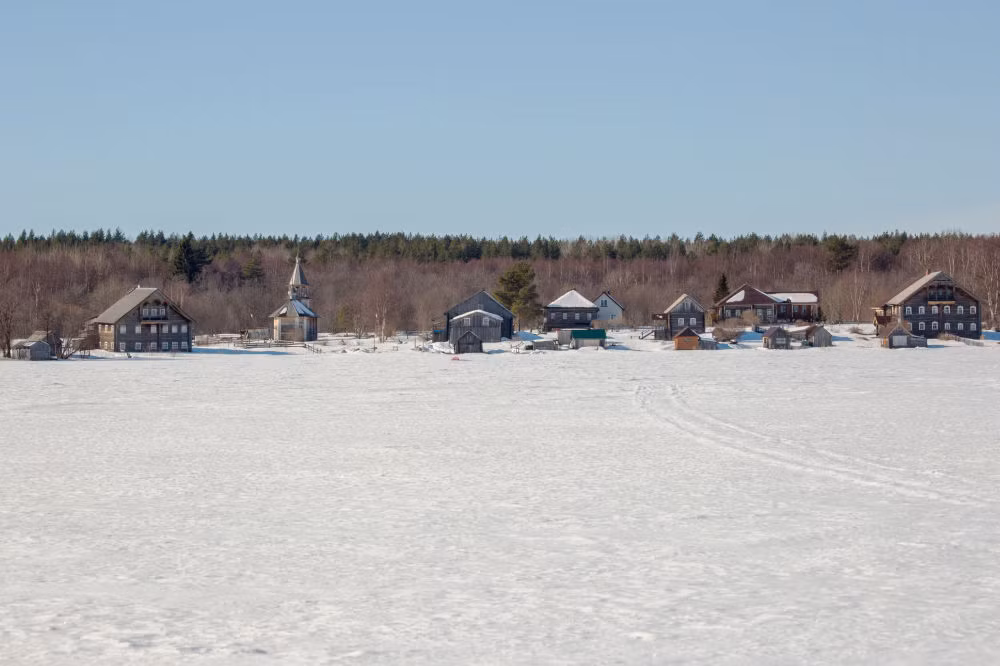 Quang cảnh ở ngôi làng Telyatnikovo thuộc đảo Kizhi.