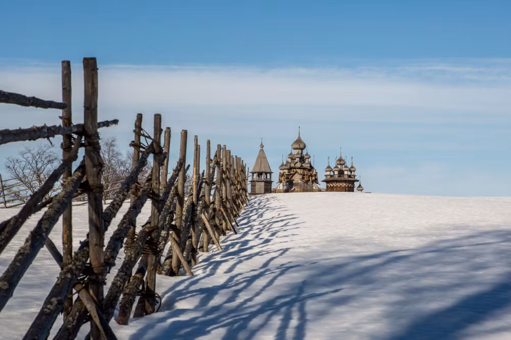 Một góc trong Viện bảo tàng ngoài trời Kizhi ở Karelia.
