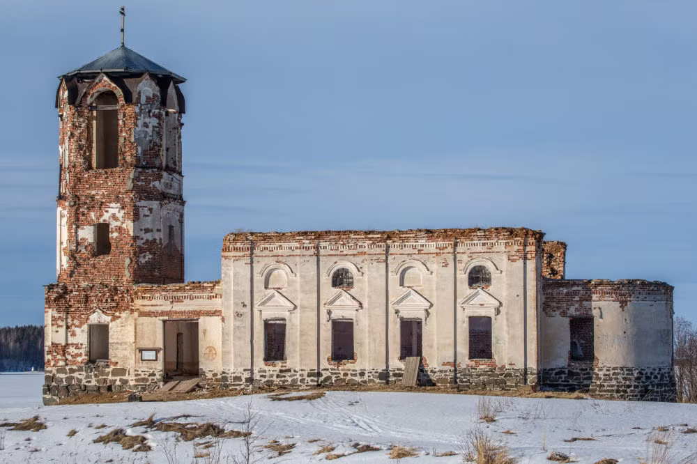 Nhà thờ Thánh St. Nicholas ở ngôi làng Sennaya Guba.
