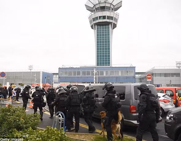 Hoạt động thắt chặt an ninh đã được tiến hành ở phi trường Orly.