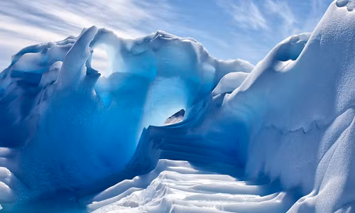 Gió, Mặt Trời và biển cả chính là “nhà điêu khắc” tài ba, tạo ra những tảng băng có hình dạng kỳ lạ.
