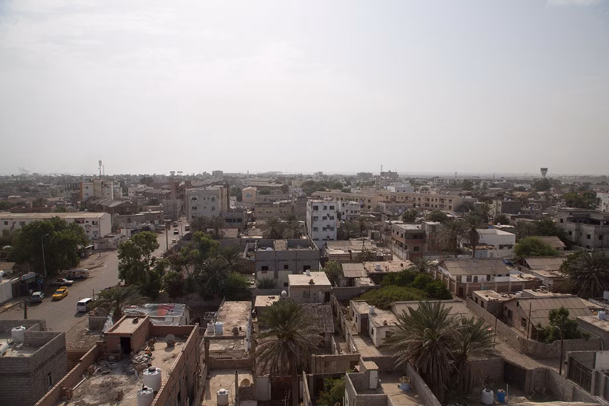 “Tôi cảm thấy lo sợ những điều sẽ xảy đến trong bối cảnh đất nước đang đối mặt với các cuộc khủng hoảng lương thực, nhiên liệu, tiền tệ,… Tôi chưa bao giờ có cảm giác an toàn”, sinh viên đại học Nisma Mansoor chia sẻ.