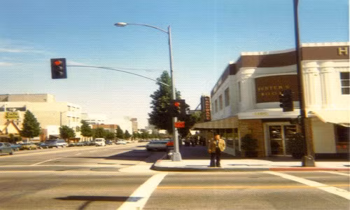 Quang cảnh đường phố ở thành phố Beverly Hills thuộc Quận Los Angeles năm 1973.