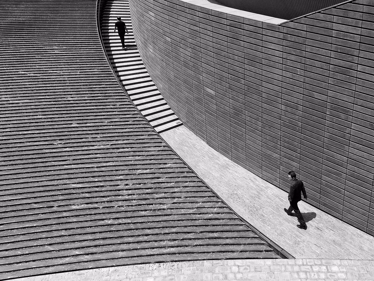 Jian Wang là chủ nhân của bức ảnh “Noon Shot” ở Quảng trường Poly, Bắc Kinh, Trung Quốc.