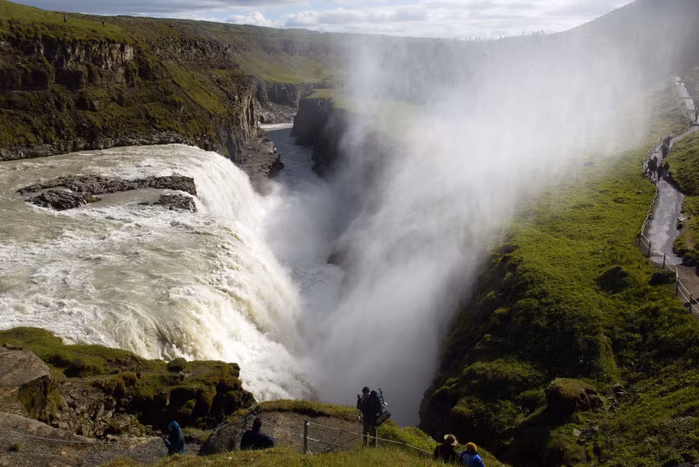 Thác Gullfoss ở Iceland là một trong những thác nước cao nhất ở Châu Âu.