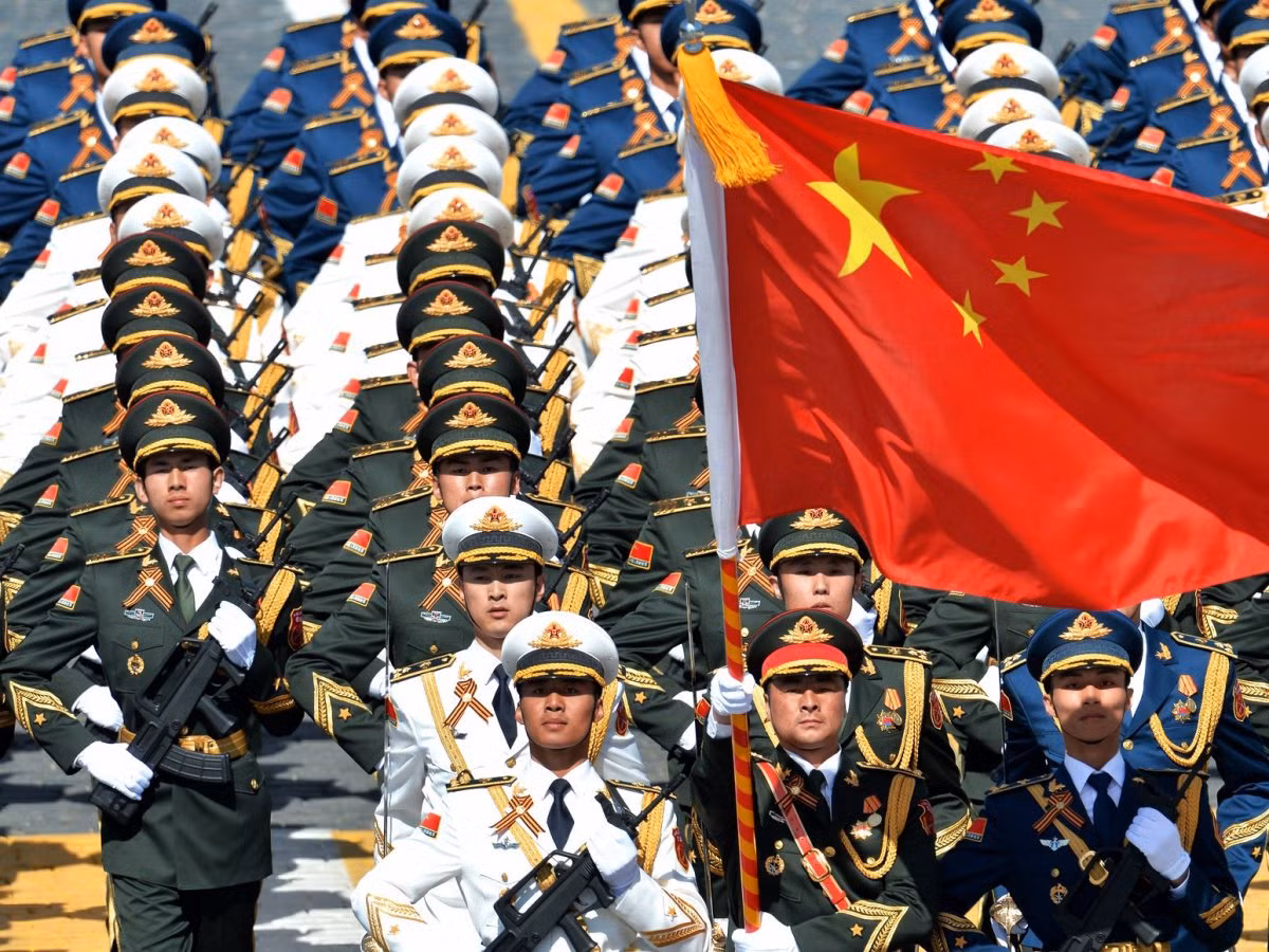 Trung Quốc sở hữu quân đội lớn nhất thế giới. Các chuyên gia dự đoán, Trung Quốc sẽ là nền kinh tế lớn nhất thế giới vào năm 2050.