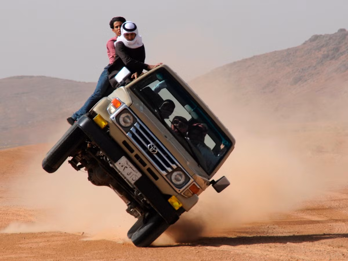 Ả-rập Xê-út là một trong những quốc gia giàu có nhất và quyền lực nhất khu vực Trung Đông. Từ lâu, Ả-rập Xê-út đã được coi là đồng minh thân cận của Mỹ, Anh và nhiều quốc gia phương Tây khác.