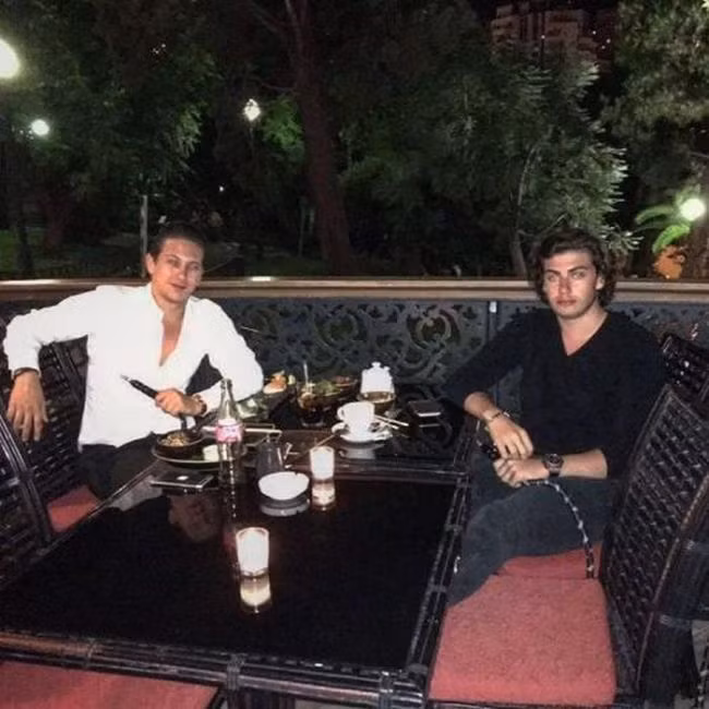 Sarkisov Jr. cùng anh trai ở Monaco…