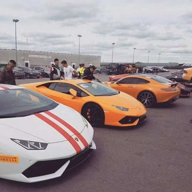 Siêu xe là một niềm đam mê của Yusuf.