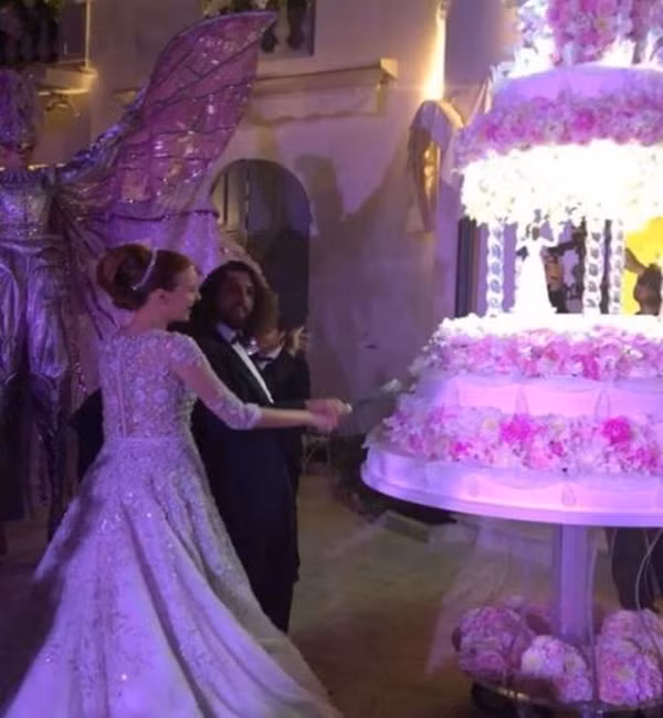 Được biết, Anastasia, 22 tuổi, đã kết hôn với một triệu phú Ả-rập.