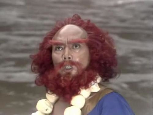 Thầy trò Đường Tăng qua sông Lưu Sa thuận lợi nhờ bình hồ lô của Quan Thế Âm Bồ Tát và chuỗi vòng đầu lâu của Sa Tăng. Sau khi qua sông, nhiệm vụ chuỗi vòng đầu lâu được hóa giải và biến thành 9 ngọn gió bay đi.