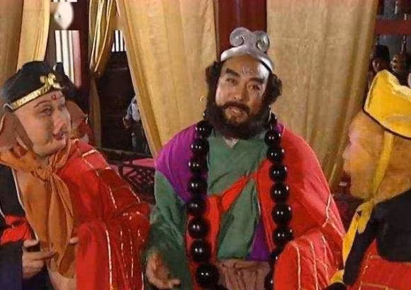 Đó chính là hộp sọ của 9 hòa thượng. Về sau, nhờ sự giúp sức của Bồ Tát, Đường Tăng cảm hóa được Sa Tăng và cùng lên đường sang Tây Trúc thỉnh kinh.