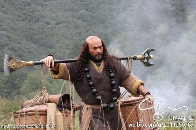 Tuy nhiên, 9 hộp sọ của những người lấy kinh lại trôi nổi trên mặt nước. Vì vậy, Sa Tăng y bèn xâu các hộp sọ đó làm thành chuỗi vòng cổ.