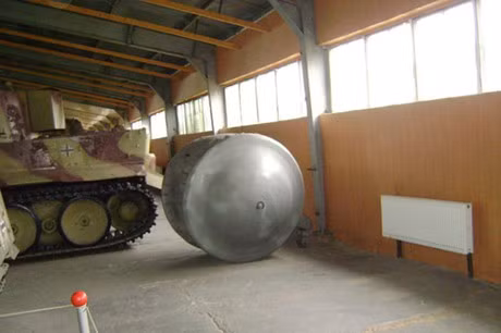 Tuy nhiên, một quan điểm cho rằng, xe tăng Kugelpanzer là sản phẩm do hãng Krupp chế tạo trong Thế chiến 2 rồi vận chuyển tới Nhật Bản.