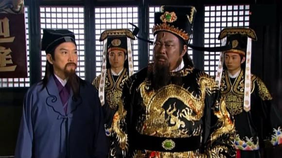 Thêm nữa, khi tiếp nhận đoạn sông này, hậu duệ của Bao Công sẽ phải đảm bảo khúc sông đó luôn khơi thông để có thể dẫn nước sông tưới tiêu cho khu vực đồng ruộng xung quanh.