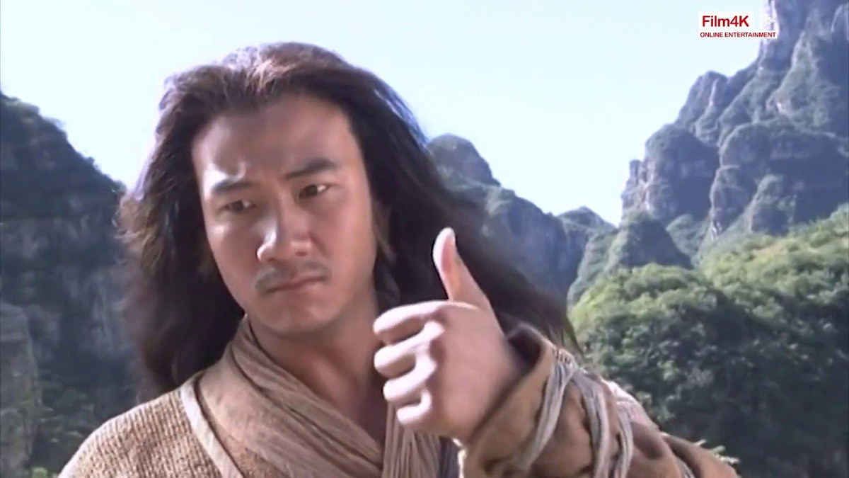 Thậm chí, Kiều Phong còn đau đớn tột độ khi lỡ tay giết chết người phụ nữ mà mình yêu thương nhất vì hiểu lầm. Dù vậy, không ai có thể phủ nhận ông là kỳ tài võ học.