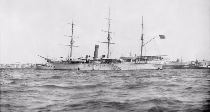 Anh ra tối hậu thư yêu cầu Khalid bin Bargash trao lại vương quyền cho Hamud bin Muhammed lúc 9h sáng hôm đó. Nếu Khalid bin Bargash phớt lờ yêu cầu này thì Anh sẽ tuyên bố chiến tranh.