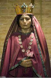 Nữ hoàng Atossa có vết sưng ngày càng lớn ở ngực và cùng với đó là những cơn đau dữ dội, được cho là có thể mắc bệnh ung thư nhưng không dám chắc là loại ung thư nào.