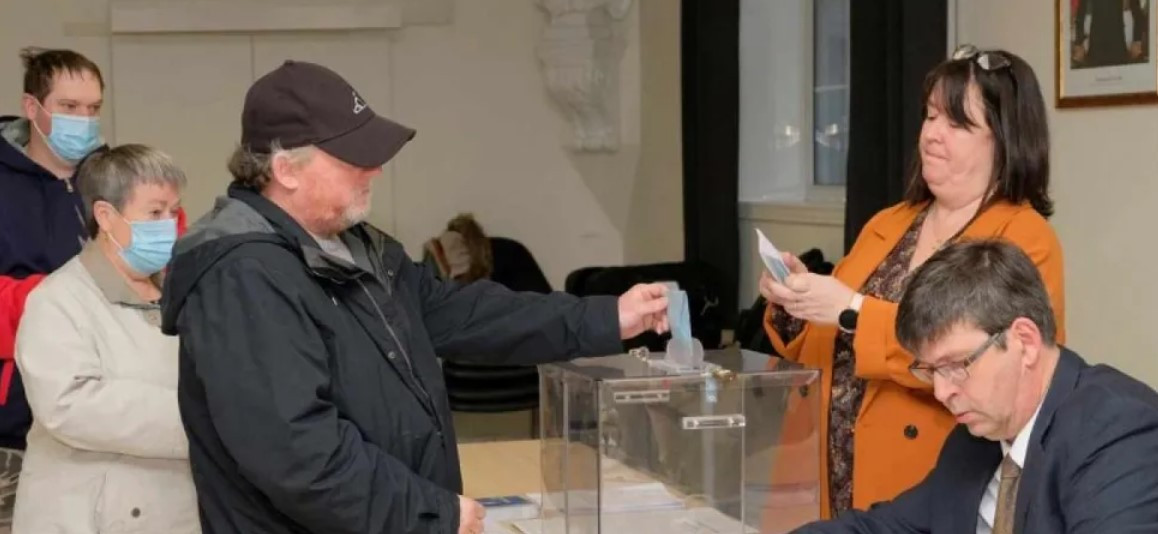 Hom nay, cu tri Phap bo phieu bau Tong thong cho 5 nam toi