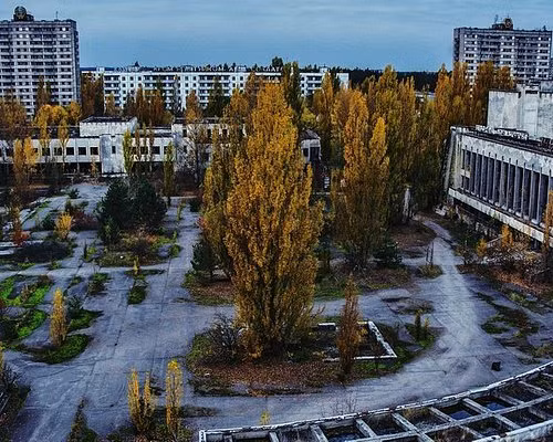 Do sự việc diễn ra bất ngờ nên hàng ngàn người dân ở Pripyat chỉ kịp mang theo tài sản giá trị và những đồ dùng cần thiết. Họ phải bỏ lại nhiều đồ đạc như bàn ghế, tủ sách, xe cộ...