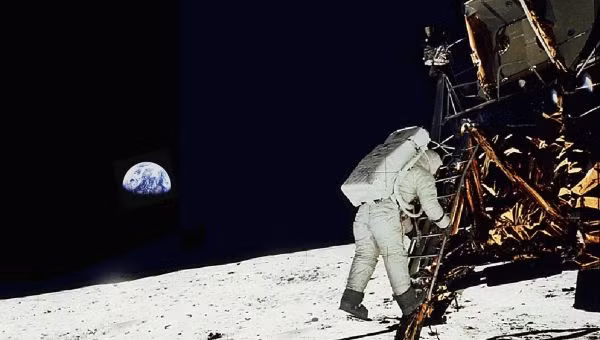 Kể từ năm 1969 - 1972, NASA đã thu thập khoảng 2.200 mẫu đá, lõi, đá cuội, cát và bụi từ Mặt trăng thông qua các sứ mệnh của tàu Apollo.