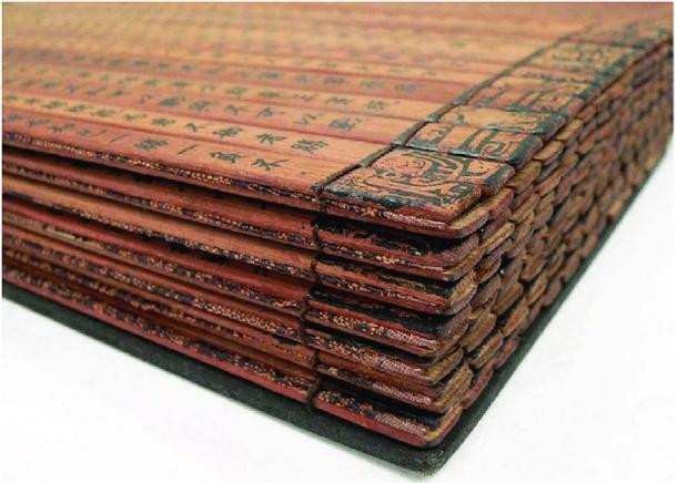 "Biên niên sử tre" ghi chép lại lịch sử Trung Quốc "thời kỳ huyền thoại" trong khoảng thời gian từ năm 2400 trước Công Nguyên - 299 trước Công Nguyên.