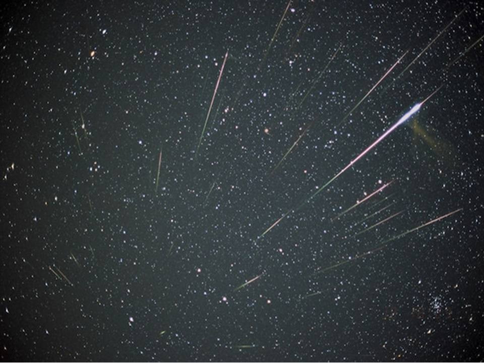 Thời gian quan sát tốt nhất hiện tượng mưa sao băng Lyrids ở bất cứ nơi đâu trên Trái đất là sau nửa đêm tại một địa điểm tối.