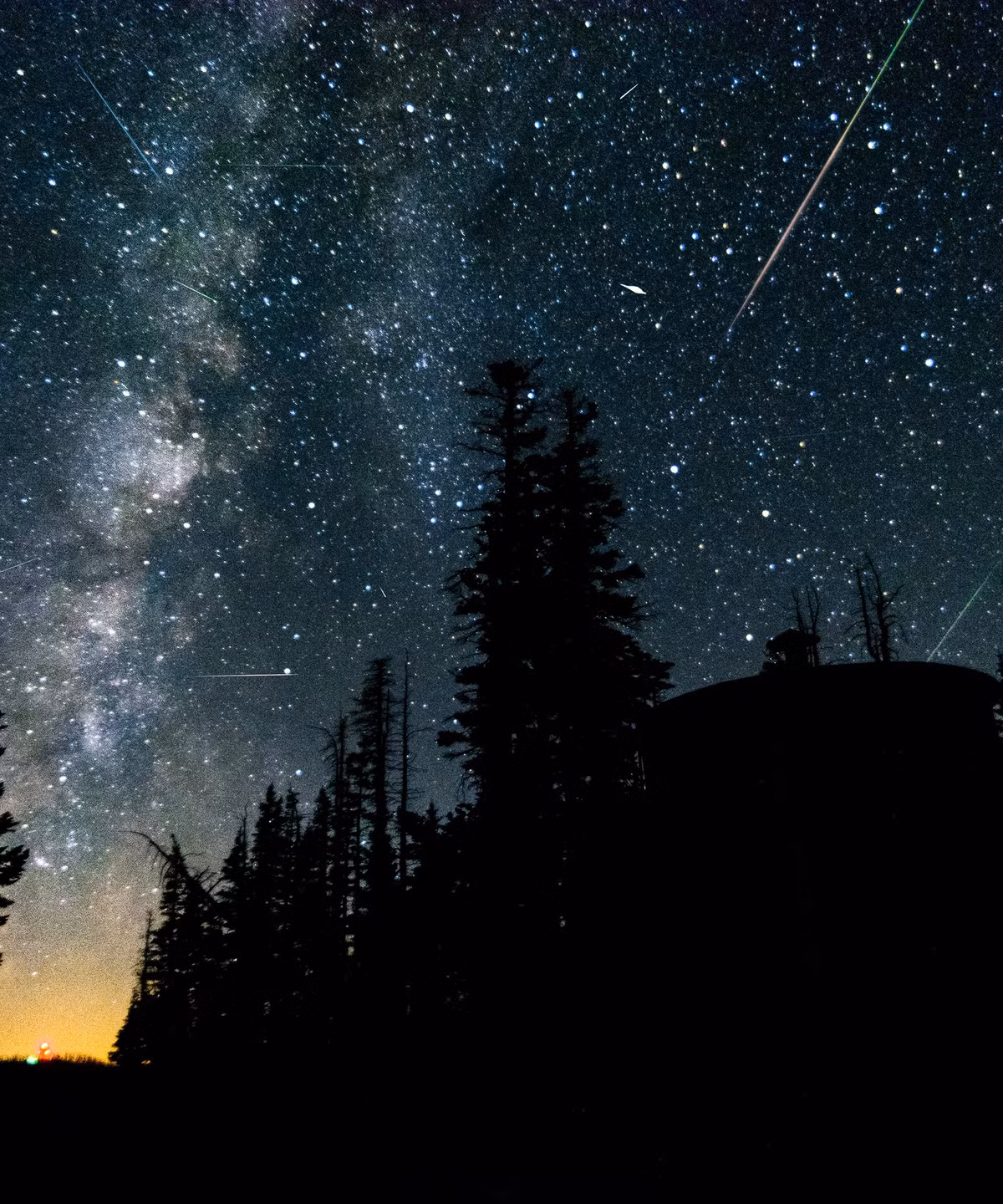 Mặt trăng đang gần ở pha trăng mới sẽ là điều kiện tuyệt vời để quan sát mưa sao băng. Thời gian quan sát tốt nhất hiện tượng thiên văn kỳ thú này là sau nửa đêm tại một địa điểm tối.