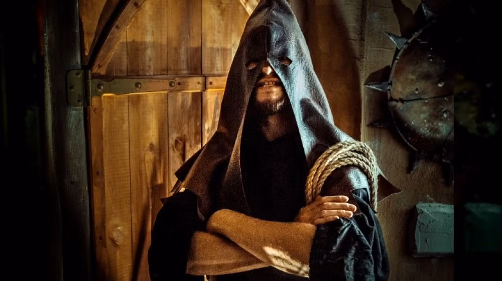 Mastro Titta thực hiện các vụ hành quyết tử tù bằng các phương pháp như treo cổ, dùng rìu chém đầu, máy chém.