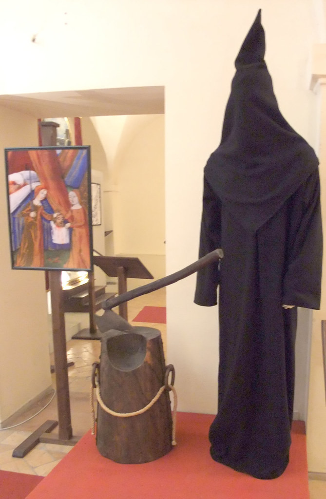 Mastro Titta dừng lại nơi đầu tiên là nhà thờ Santa Maria ở Traspontina để... xưng tội. Khi ông băng qua cây cầu, những người dân nhìn thấy ông sẽ biết rằng một cuộc hành quyết sắp diễn ra. Khi ấy, đám đông sẽ lại tụ tập để xem buổi hành hình.