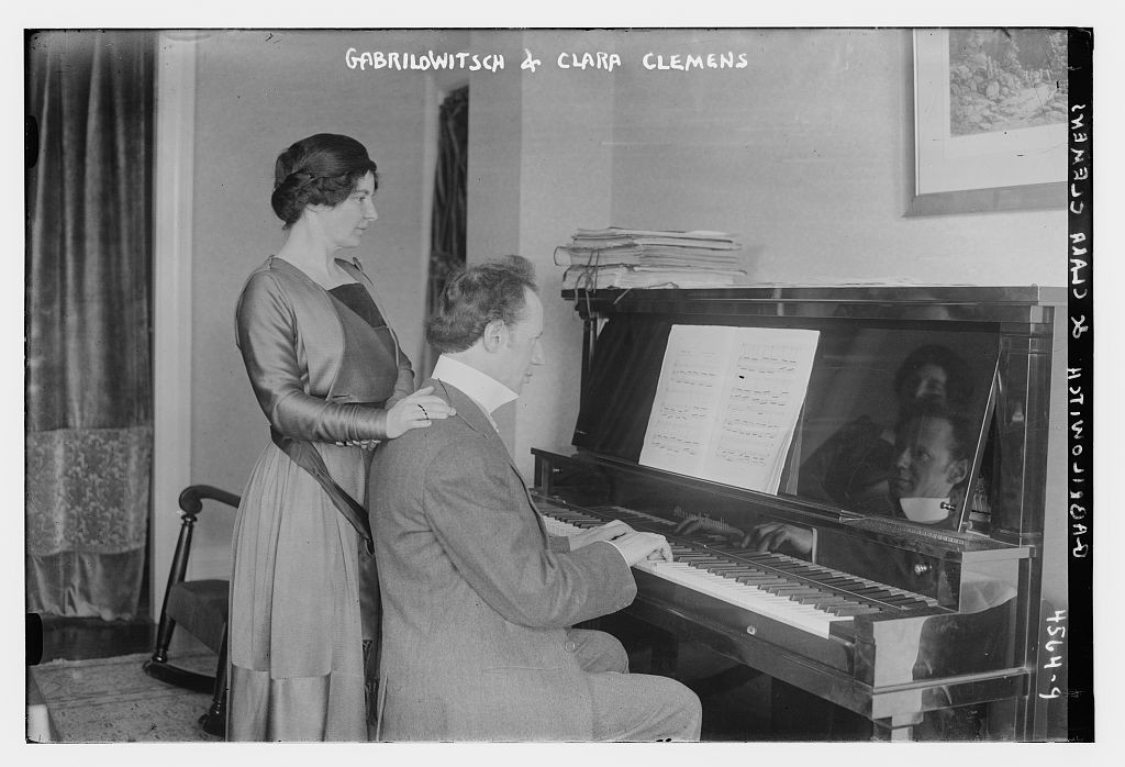 Tài sản mà bà Clara nhận được sẽ không bị ảnh hưởng hoặc can thiệp từ người chồng. Nhờ vậy, con gái của Mark Twain có cuộc sống khá giả trong suốt nhiều năm.