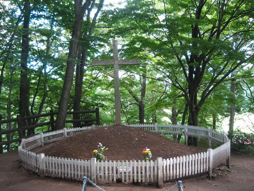 Một điểm du lịch nổi tiếng Nhật Bản là ngôi làng Shingo ở huyện Sannohe phía nam Aomori vùng Tohoku. Mỗi năm, hàng ngàn du khách trong và ngoài nước ghé thăm ngôi làng này vì nơi đây có mộ Chúa Jesus.