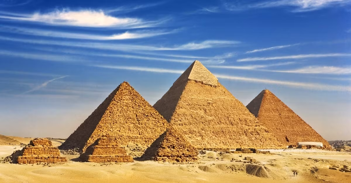 Hầu hết kim tự tháp của người Ai Cập cổ đại được xây dựng làm lăng mộ cho các pharaoh và gia đình của họ. Trong thời gian qua, giới chuyên gia đã phát hiện hơn 130 kim tự tháp tại Ai Cập - kỳ quan kiến trúc của nền văn minh cổ xưa này.