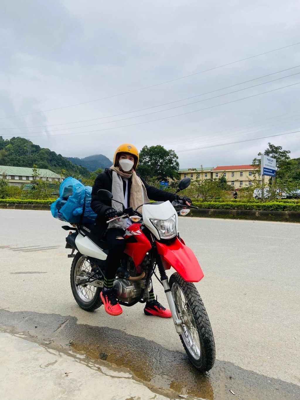 Nhieu nguoi tre di du lich lien tuc de “tra thu” dai dich-Hinh-2