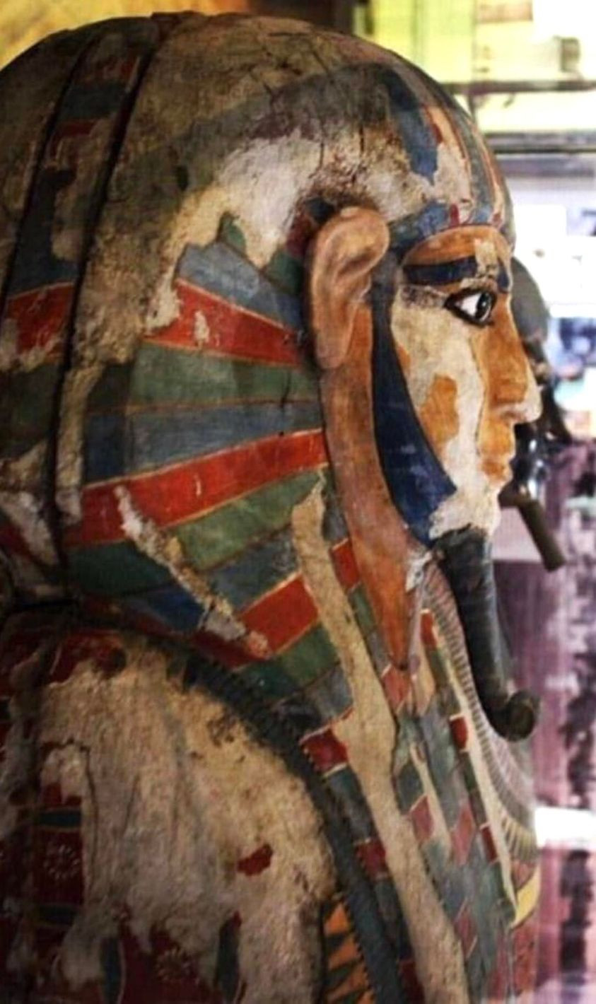 Tuy nhiên, đến nay, các chuyên gia chưa thể giải mã vì sao Khnum-nakht và Nakht-ankh lại được chôn cất cùng nhau trong một khu mộ. Vì vậy, giới chuyên gia tiếp tục đi tìm lời giải cho những bí ẩn về xác ướp Hai anh em.