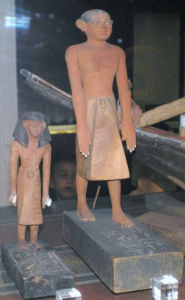 Kể từ khi phát hiện, nhiều chuyên gia đặt ra nghi vấn liệu xác ướp hai anh em có thực sự là anh em ruột hay không.