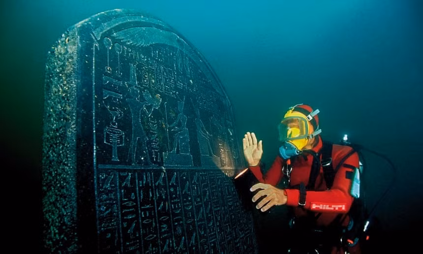 Theo các chuyên gia, thành phố cổ Thonis-Heracleion biến mất bí ẩn khỏi Địa Trung Hải khoảng 1.200 năm trước. Nguyên nhân khiến nơi này bị đại dương "nuốt chửng" đến nay vẫn là bí ẩn lớn.